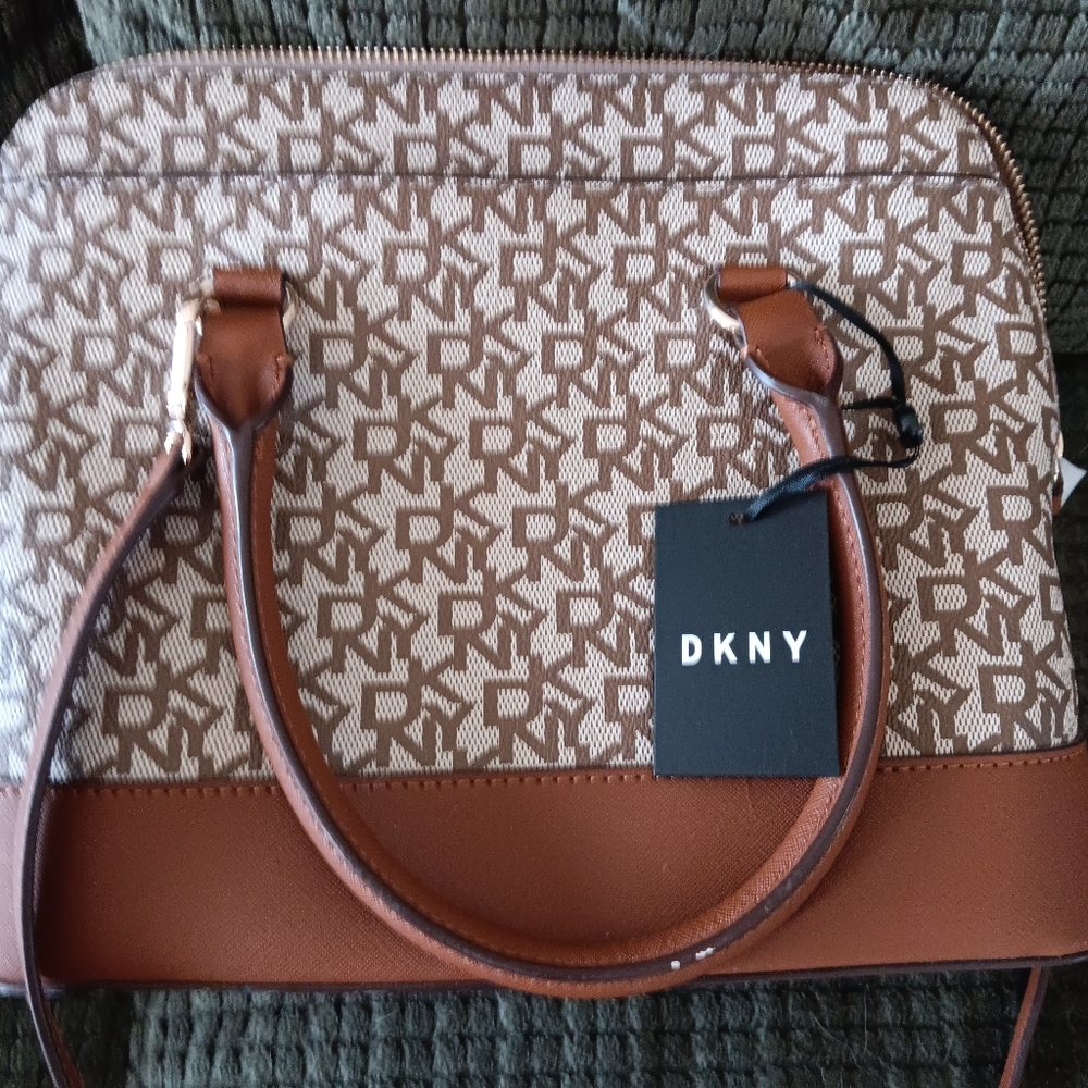 DKNY HAND BAG WITH SHOULDER STRAPS - NEW